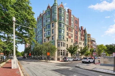 4 Charlesgate East #402 1