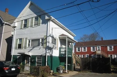 113 Pleasant St #3