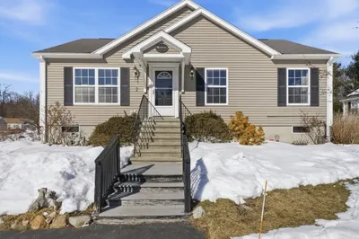 2 Mountain Ash Rd #2
