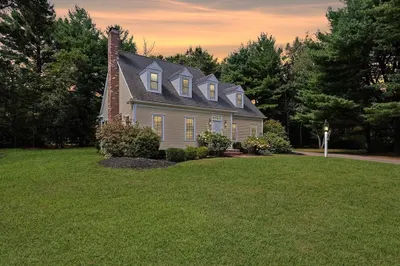 25 Andrews Farm Rd