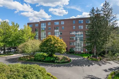 77 Florence St #211N 1