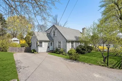 15 Village Rd 1