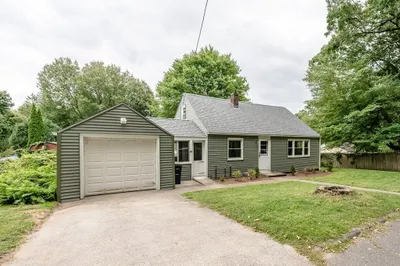 16 Hamlet St
