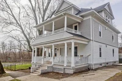 44 Eagle St 1