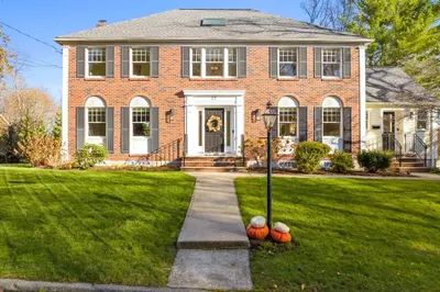 25 Falmouth Rd 1