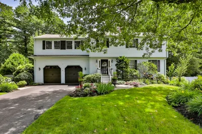 39 Storeybrook Dr 1