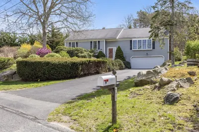 9 Courier Drive