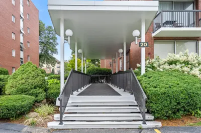 20 Hammond Pond Pkwy #504 1