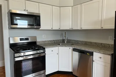 56-60 Cottage St #3R