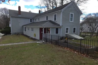 100 Burncoat St