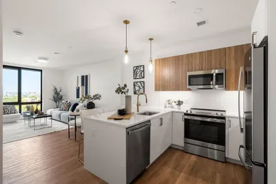 1525 Commonwealth Ave #503