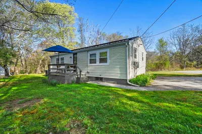 18 Dewey Avenue