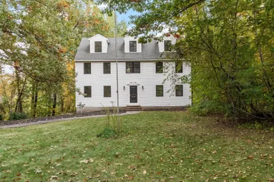 16 E Applewood Dr 1