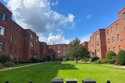 8 Ashland St #1L