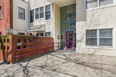217 Thorndike St #102