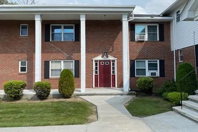 57 Colonial Circle #D