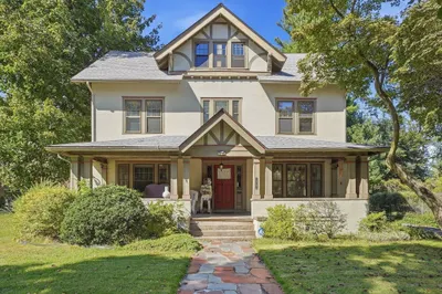 98 Bellevue Ave 1