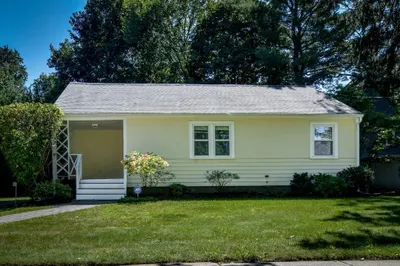 52 Heatherland Rd 1