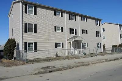 172 Perry Ave #3B
