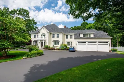 6 Thompson Ct 1