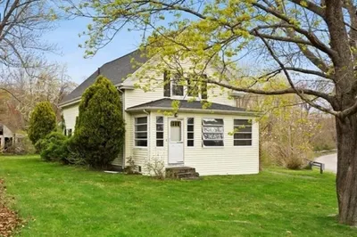 576 Middleboro Ave 1