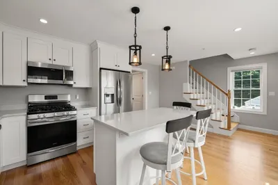 61 Valley St #1 1