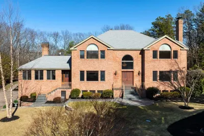 8 Jonas Stone Cir 1