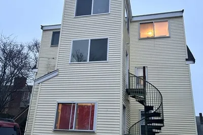 49r Siren St #1 1
