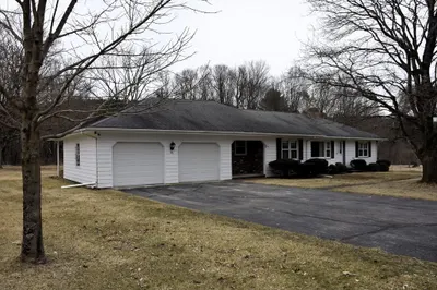 36 Center Rd