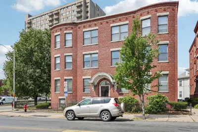 550 Main St #5 1