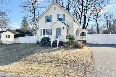 44 Chestnut Ave 1