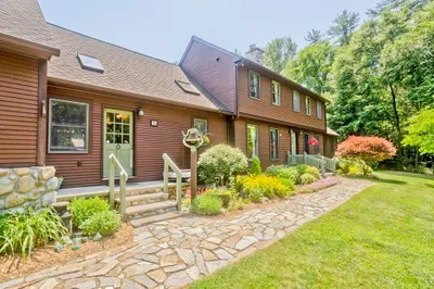 48 Pleasant St 1