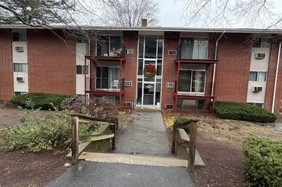 10 Longwood Dr #5 1