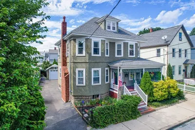 10 Swan St
