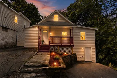 8 Hawkins St 1