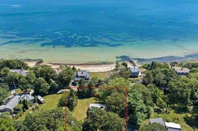 118 Manomet Ave 1