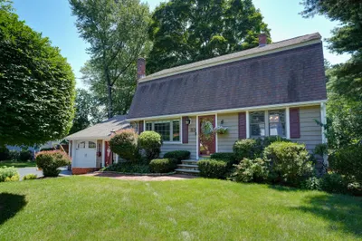 83 Crestwood Dr 1