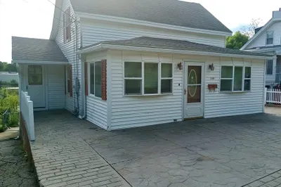100 Manning St