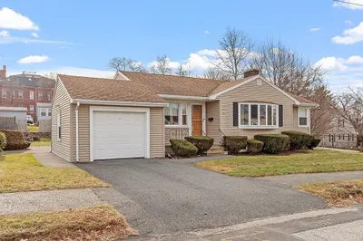 52 Moffett Road