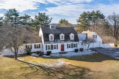 51 Fiske Hill Rd 1