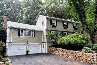 10 Lillian Dr 1