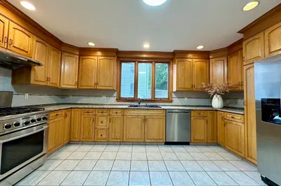 31 Sears Ave #1