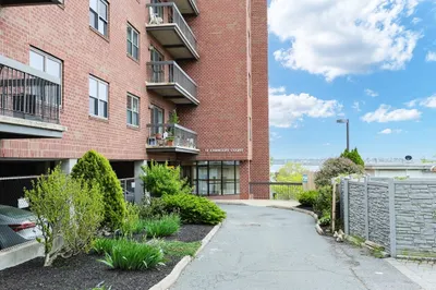 12 Chancery Ct #408