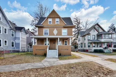 163 Pineywoods Ave 1