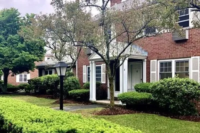4 Emerson Gardens Rd #4 1