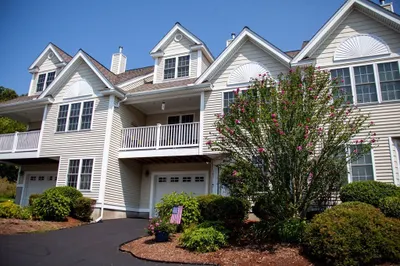 106 Carrington Ln #106 1