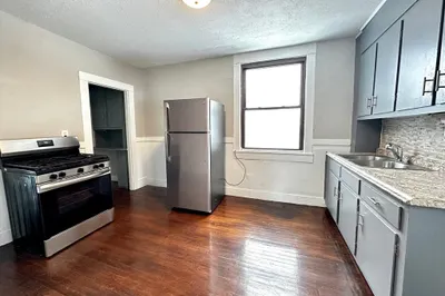 56 Clinton Ave #2R