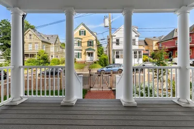 10 Sycamore St #10
