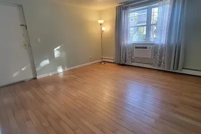 200 Newbury Ave #4