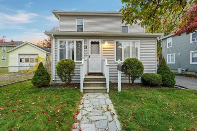 18 Charpentier Blvd